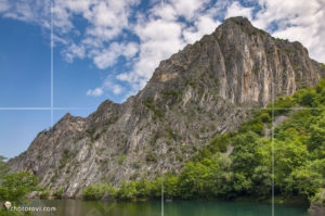 Величествените скали над езерото Матка