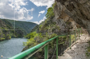Изсечената в скалите екопътека през каньон Матка