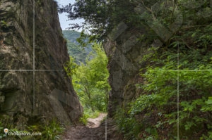 Изсечената в скалите пътека за разходка по каньон Матка