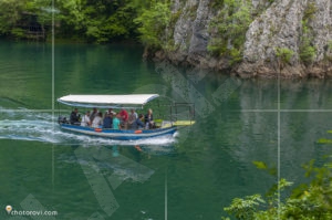 Разходка с лодка по езерото Матка