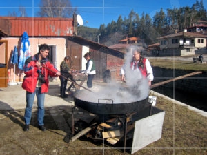 Фестивал на автентичната кухня "Кулинарен историк" - и фотографите се включвт в готвенето
