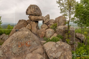 Врата на богинята Майка над Бузовград