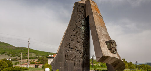 Паметник „Камбана“