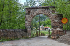 Входът на Погановски манастир