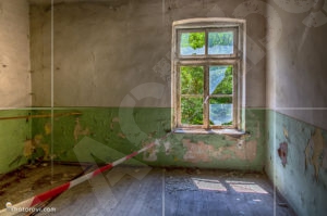 Една от стаите в изоставената Духовна семинария
