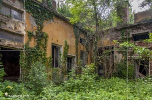 Котелното и банята на изоставената Духовна семинария