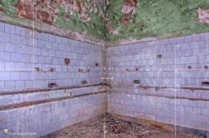 Останките от банята в изоставената семинария