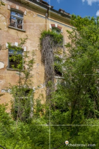 Изоставената Духовна семинария в Черепиш - основна сграда