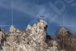 Кръст поставен от завършващ семинарията випуск