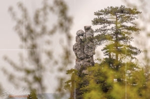 Скални форми по пътя към водопад "Сувчарско пръскало"