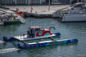 37th America's Cup - Barcelona - катамаран осигуряващ broadcast излъчването
