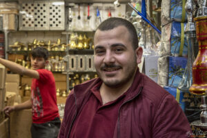 Собственика на магазин за наргилета в Аман Downtown след като направихме голяма поръчка на вкусове