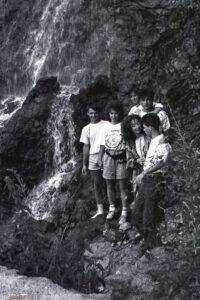 Архивни кадри от времето когато Антоновския водопад беше "задължителна спирка" за да се охладят колите след дългото изкачване...