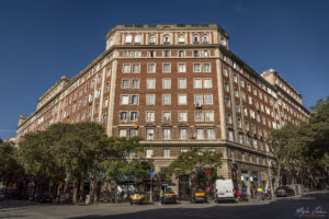 Фасада на характерните шестоъгълни кръстовища в Барселона