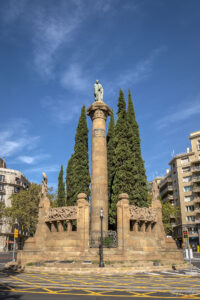 Паметник на Mossèn Jacint Verdaguer - каталунски поет от 19-ти век