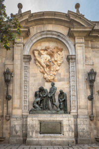 Паметникът на героите от 1809 година екзекутирани след неуспешното въстание срещу френските войски по време на тяхната окупация на града