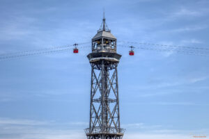 Кулата Jaume I висока 107 метра на кабинковия лифт Port Cable Car в Барселона