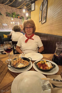 Тапас ресторант - традиционни ястия и задължителната кана Sangria