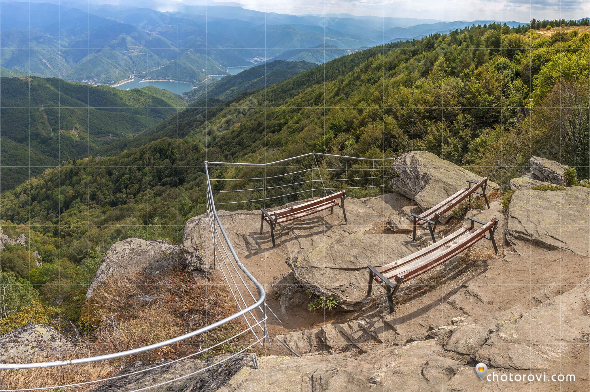 Наблюдятелната площадка на Бекови скали.