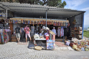 Сергии за сувенири на входа на Пергамския акропол