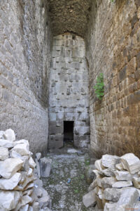 Клетките за животните в "зоологическата градина"