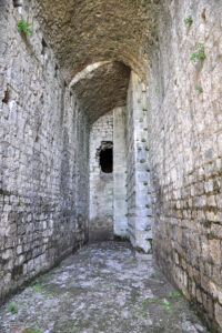 Клетките за животните в "зоологическата градина"