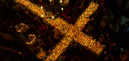 Осветени буркани с мед на Свети Харалампий