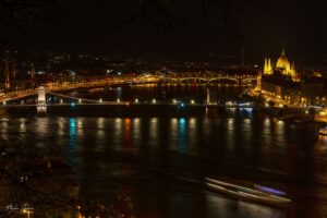 Будапеща през ноща - река Дунав