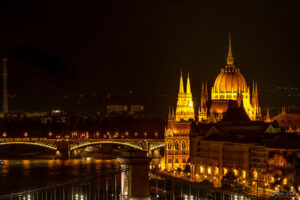 Нощна Будапеща - Унгарският парламент и мостът Маргарет