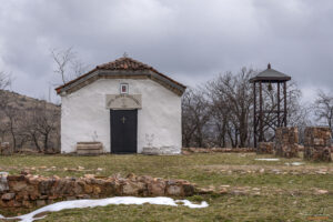 Манастирската черква и камбанарията в Буховския манастир
