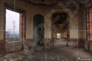 Приемния салон се е отоплявал с две кахлени печки разположени от двете страни на входа в нишите на стените.