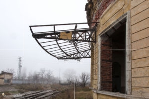 Царската гара в Казичене - метални козирки