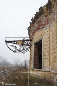 Царската гара в Казичене - метални козирки