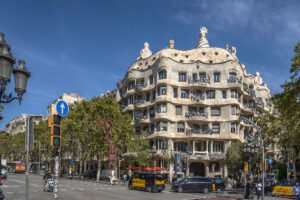 Casa Mila Barcelona в Барселона изградена по проект на Гауди