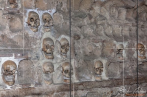 Стената от черепи в Челе кула (Skull Tower)