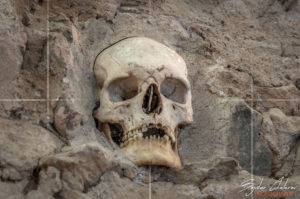 Череп на сръбски войник вграден в стената на Челе кула (Skull Tower)