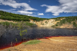 Изоставен открит меден рудник "Радка"