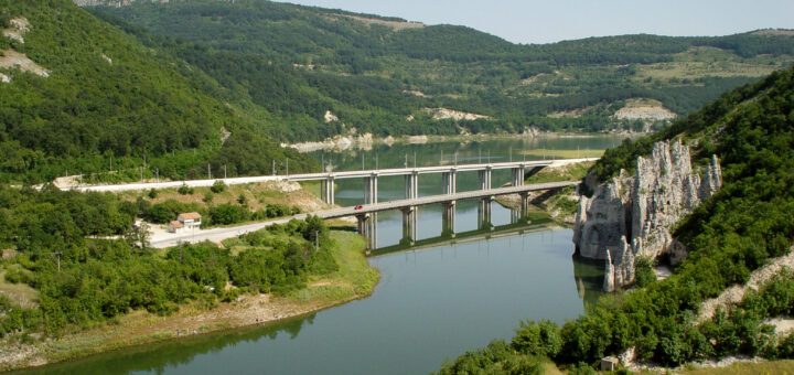 Автомобилен и ЖП мост над язовир Цонево до Чудните скали