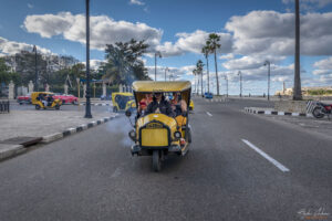 Пътуване с "Coco Taxi" в Хавана