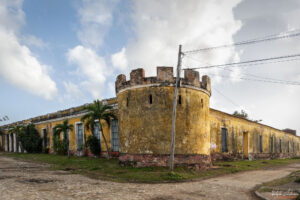 Изоставената казарма на кавалерията непосредствено до ЖП гара Тринидад