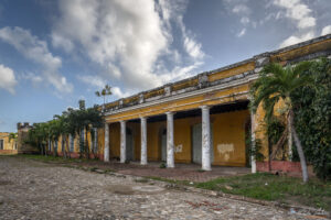 Изоставената казарма на кавалерията непосредствено до ЖП гара Тринидад