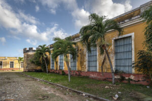 Изоставената казарма на кавалерията непосредствено до ЖП гара Тринидад