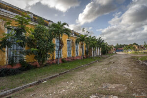 Изоставената казарма на кавалерията непосредствено до ЖП гара Тринидад