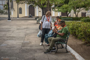 Споделяне и обсъждане, кой какви Кубински сувенири е открил и се е сдобил