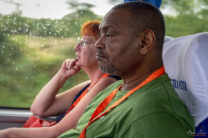 Нашите водачи на фона на леещият се отвън дъжд