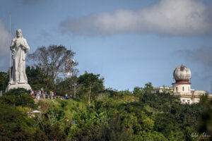Статуята на Христос и метеорологичния радар в Хавана