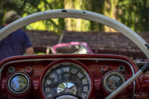 "Автентично" табло на класически ретро автомобил