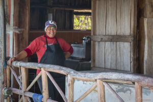 Готвачката на ресторант Tiki Bahia de Cochinos