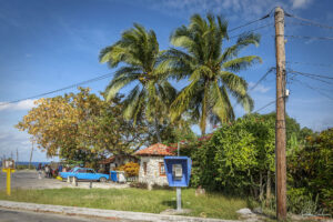 Заведение предлагащо традиционни напитки от сок от захарна тръстика в Хавана