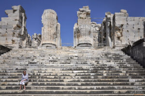Стълбището във вътрешня двор на храма на Аполон в Дидима